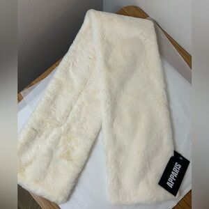 NWT APPARIS IVORY BAMBI SCARF WITH PULL THROUGH CLOSURE